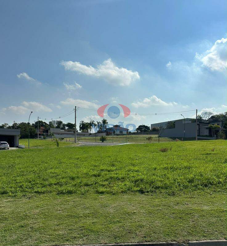 Terreno em condomínio à venda no Residencial London Park: 
