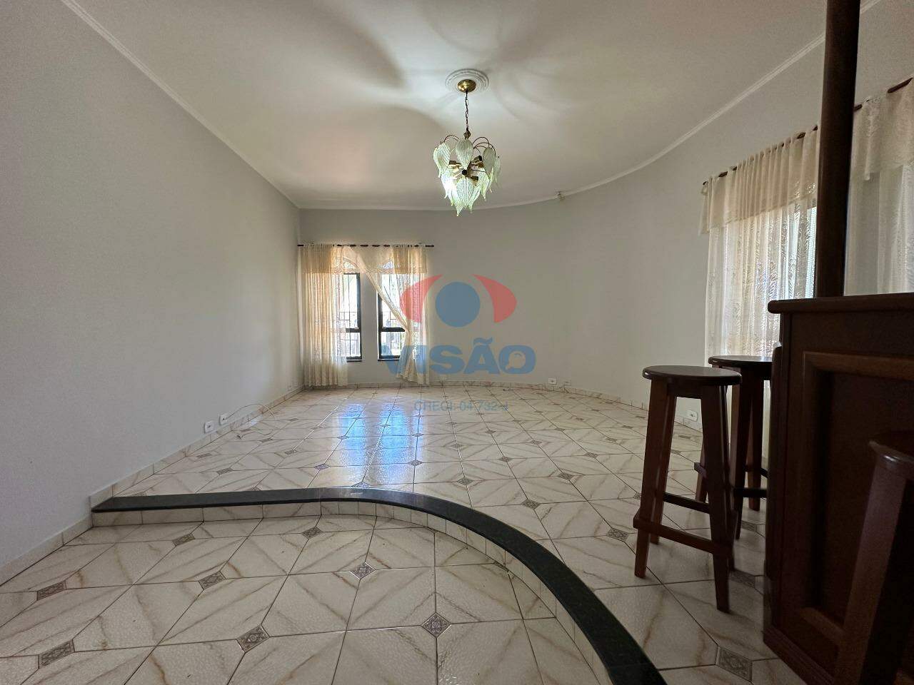 Casa para aluguel no Vila Avai: Sala de estar