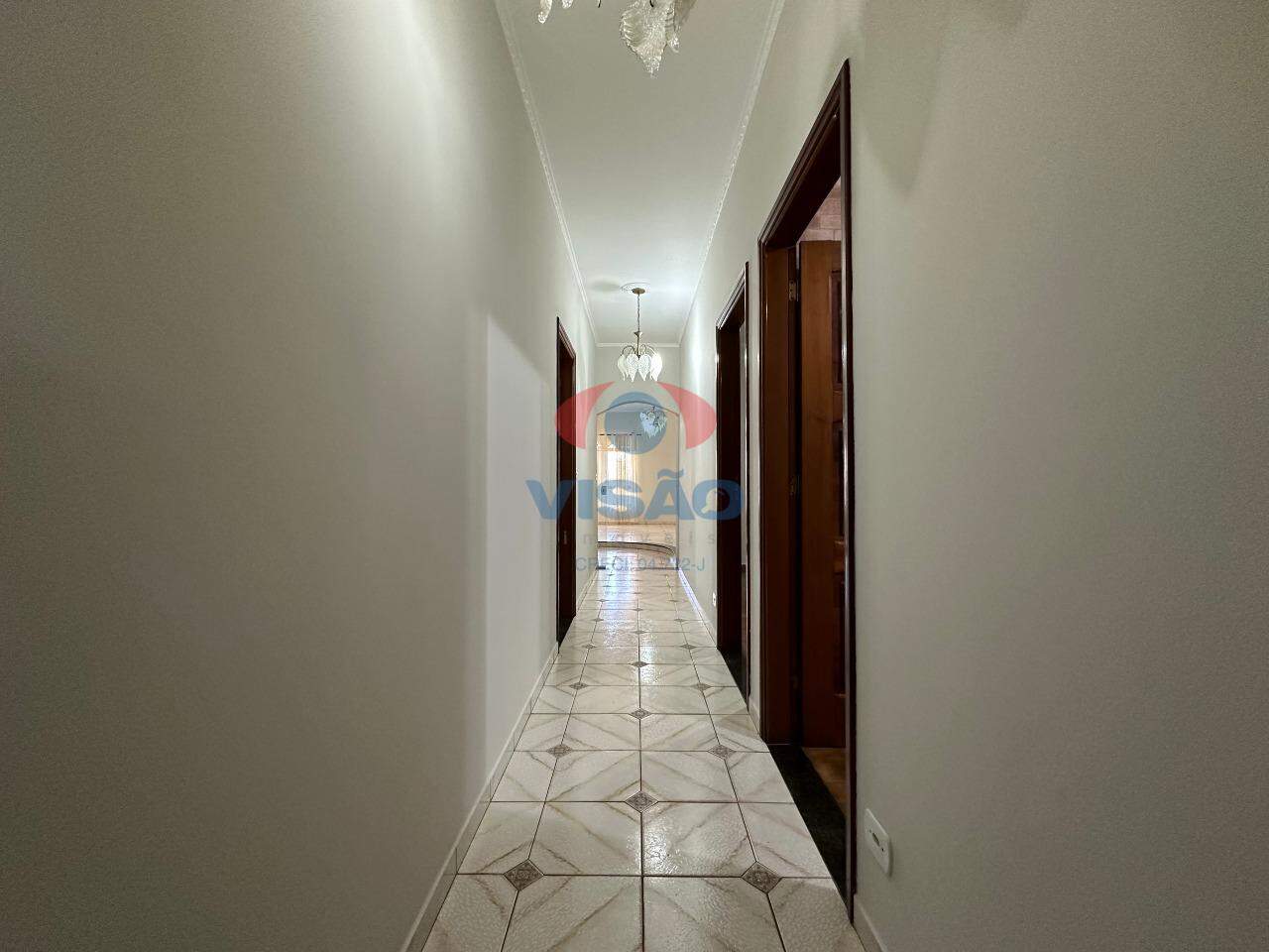 Casa para aluguel no Vila Avai: Corredor externo