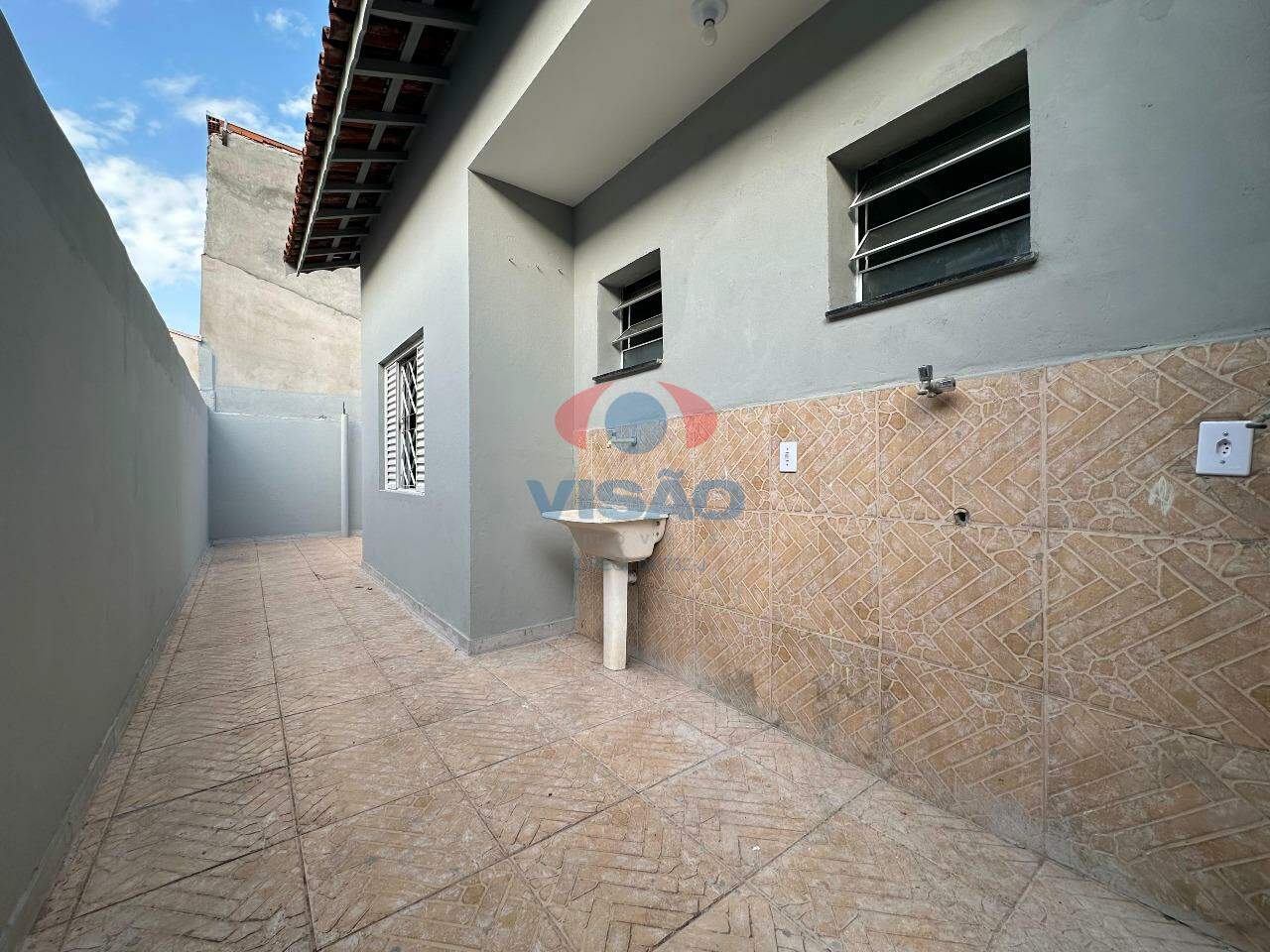 Casa para aluguel no Jardim Tropical: 