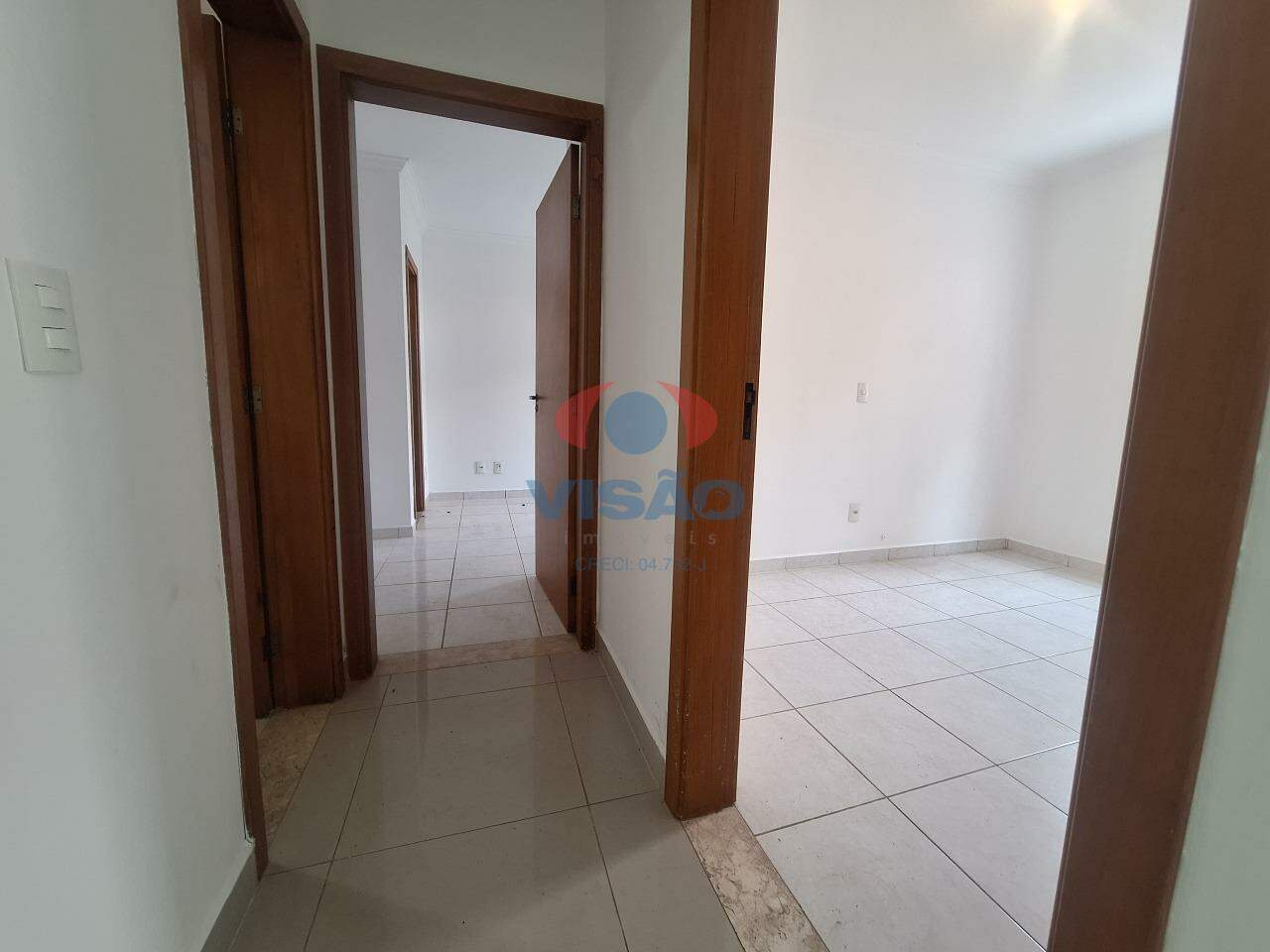 Apartamento para aluguel no Residencial Monte Verde: Corredor interno