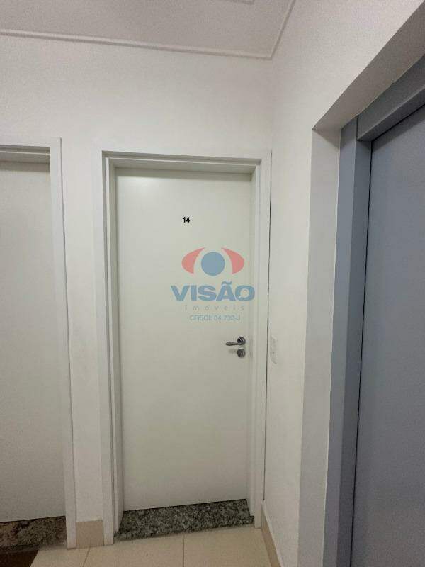 Apartamento para aluguel no Jardim Santiago: PORTA DE ENTRADA