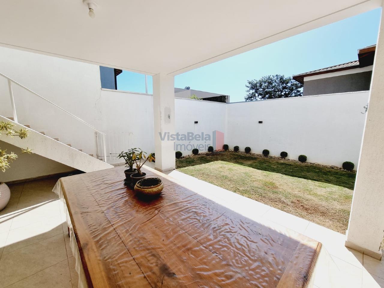 Casa em Condomínio à venda no Caminho Novo: 