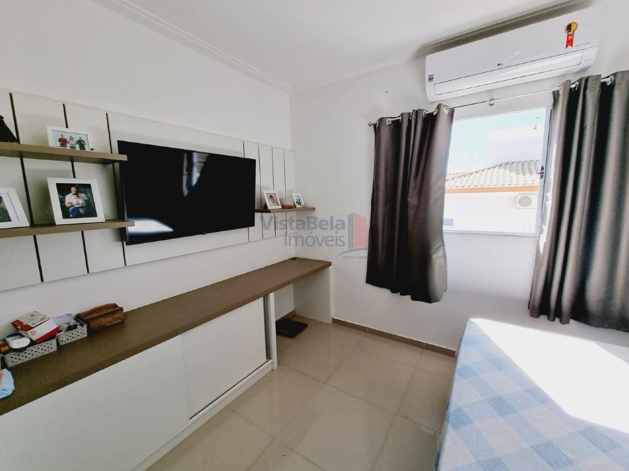 Casa em Condomínio à venda no Caminho Novo: 