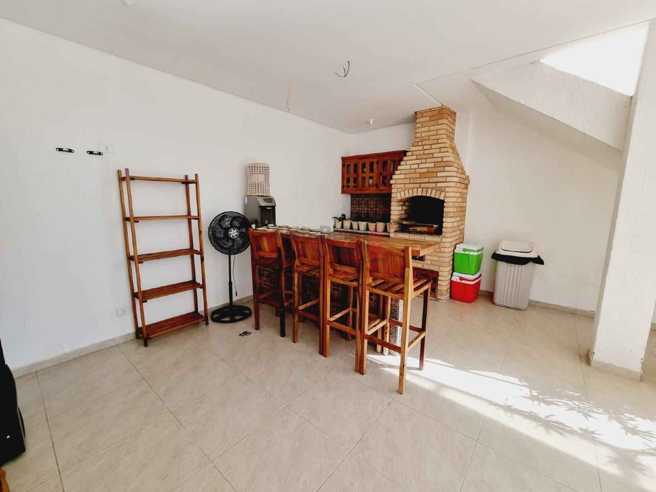 Casa em Condomínio à venda no Caminho Novo: 