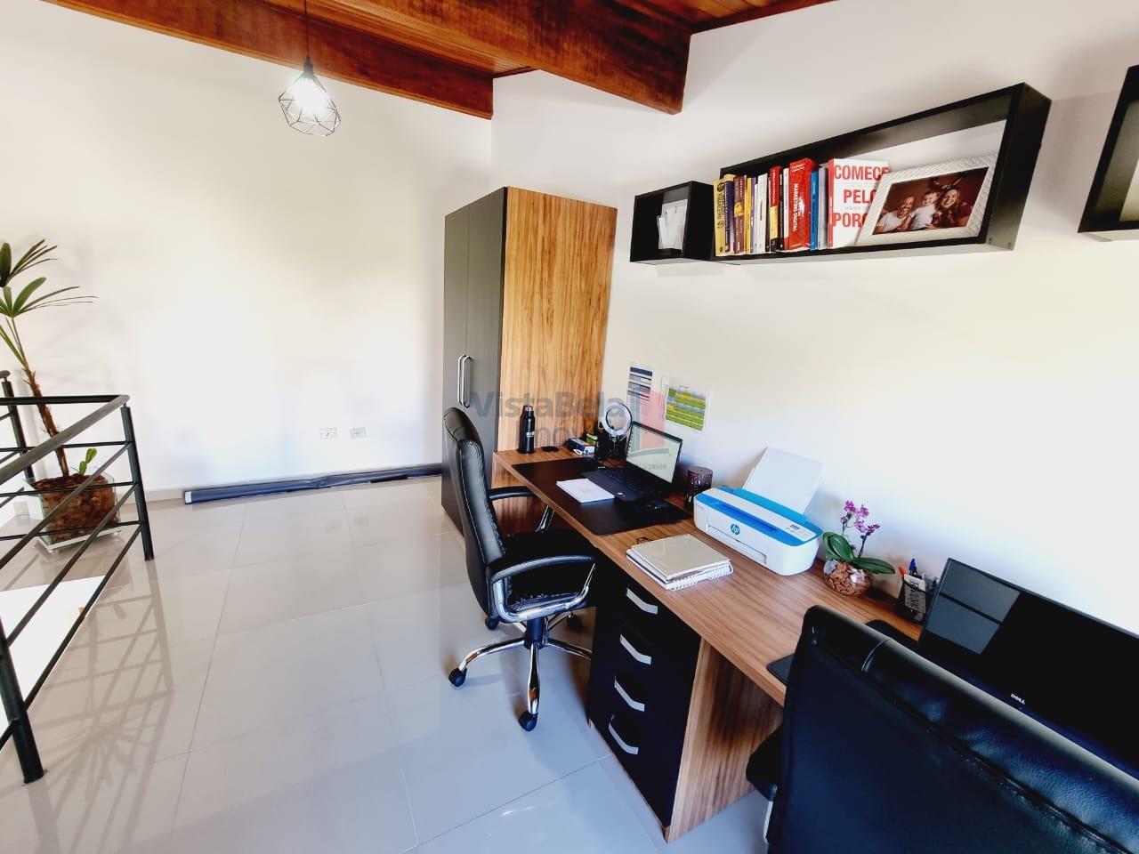 Casa em Condomínio à venda no Caminho Novo: 