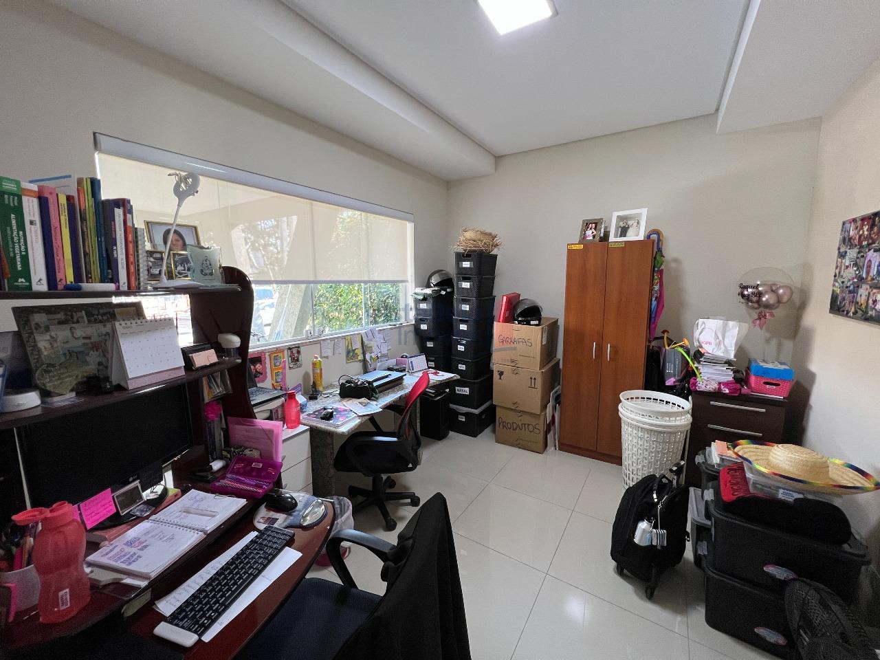 Casa em Condomínio à venda no Loteamento Residencial Campos do Conde III: Escritório