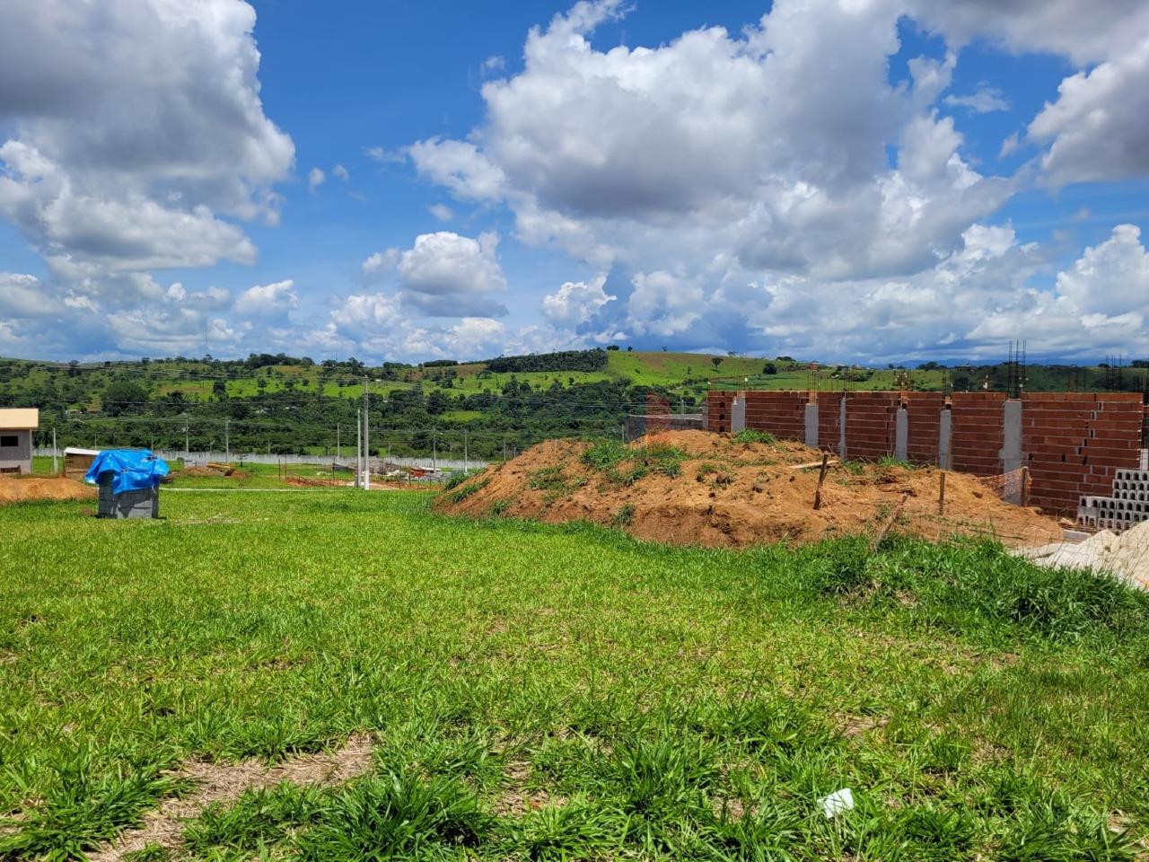 Lote em condomínio à venda no Vale dos Cristais: 