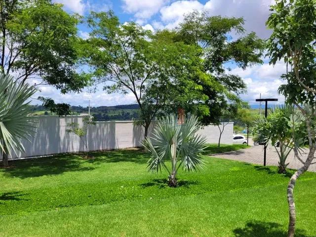 Lote em condomínio à venda no Vale dos Cristais: 