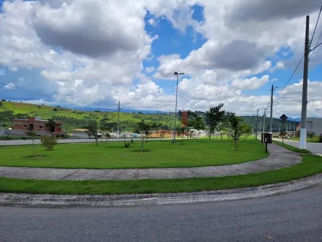 Lote em condomínio à venda no Vale dos Cristais: 