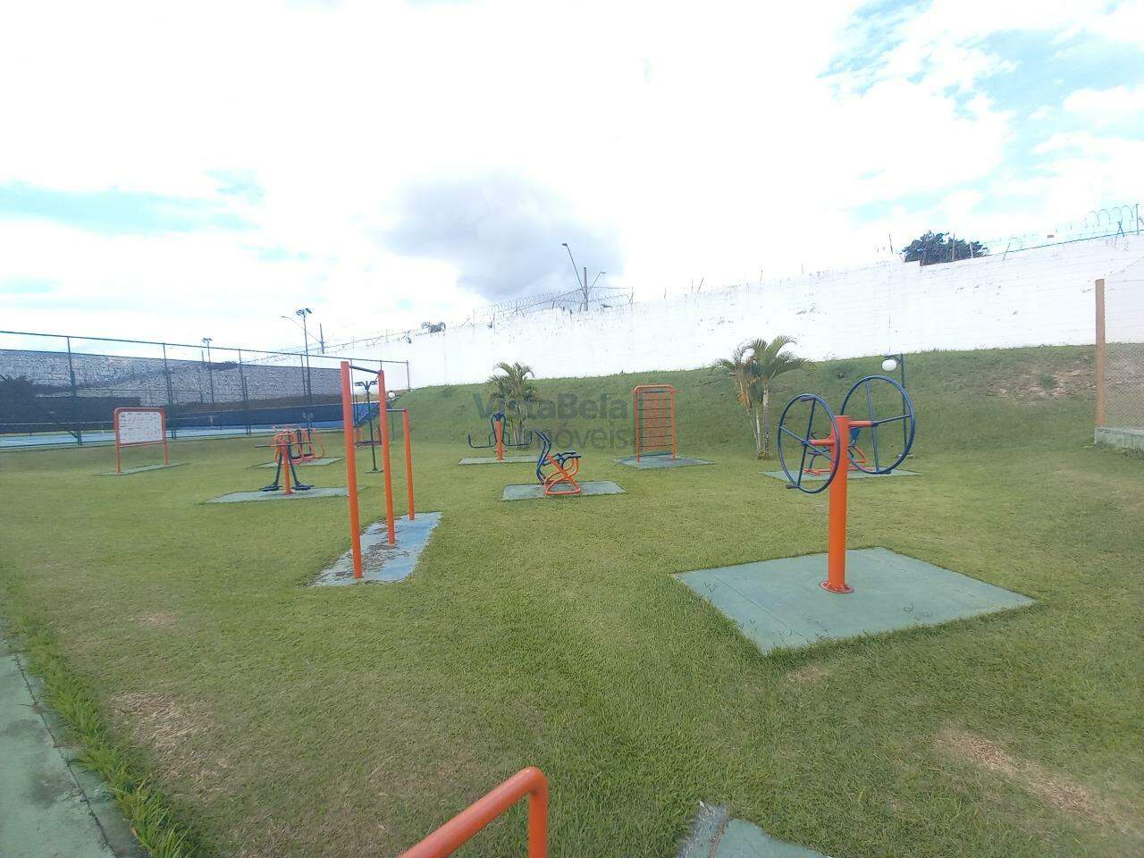 Casa em Condomínio à venda no Caminho Novo: 