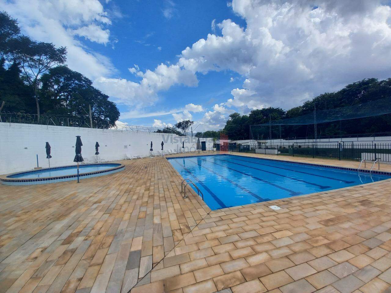 Casa em Condomínio à venda no Caminho Novo: 