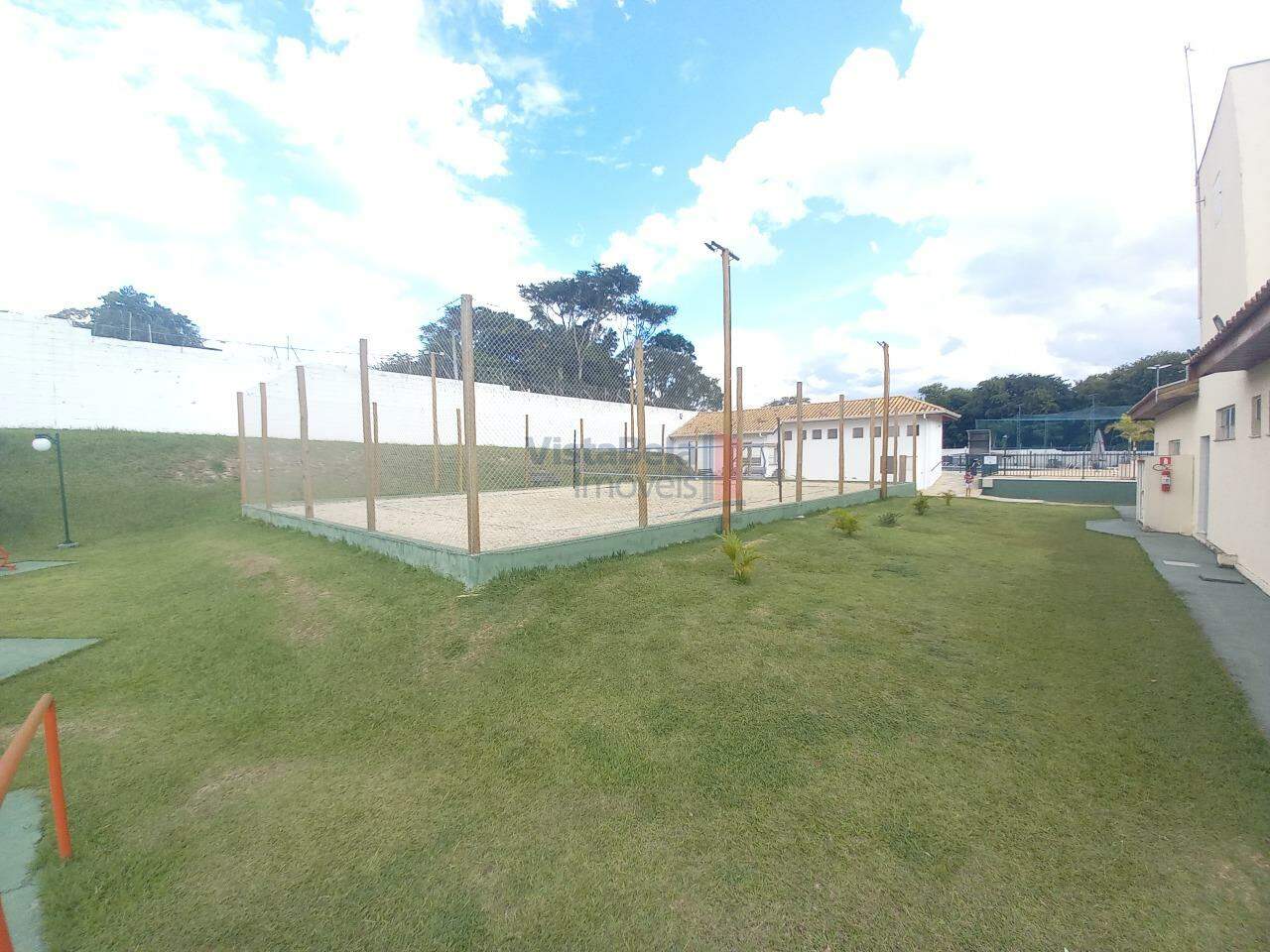 Casa em Condomínio à venda no Caminho Novo: 