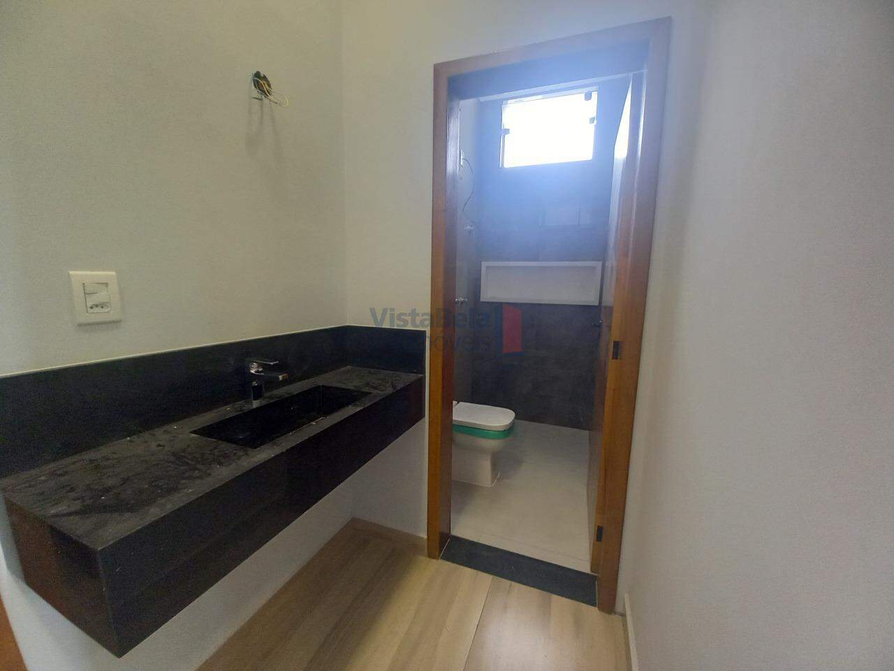 Casa em Condomínio à venda no Caminho Novo: 