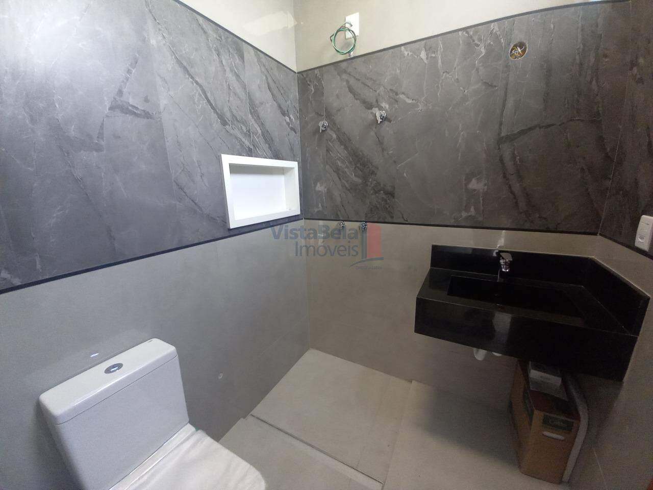 Casa em Condomínio à venda no Caminho Novo: 