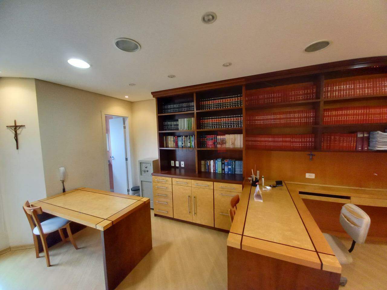 Sala à venda no Centro: 