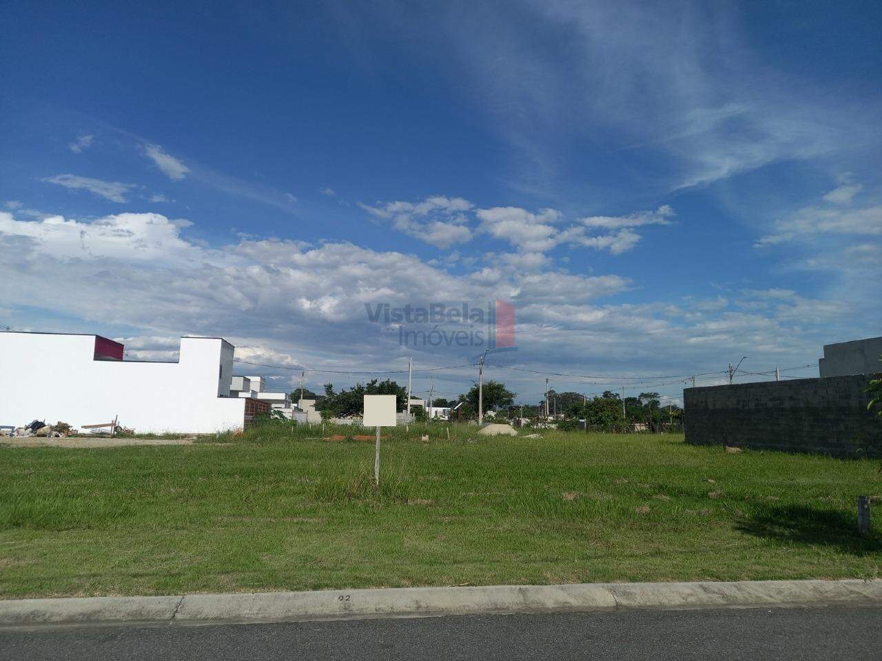 Lote em condomínio à venda no Guedes: