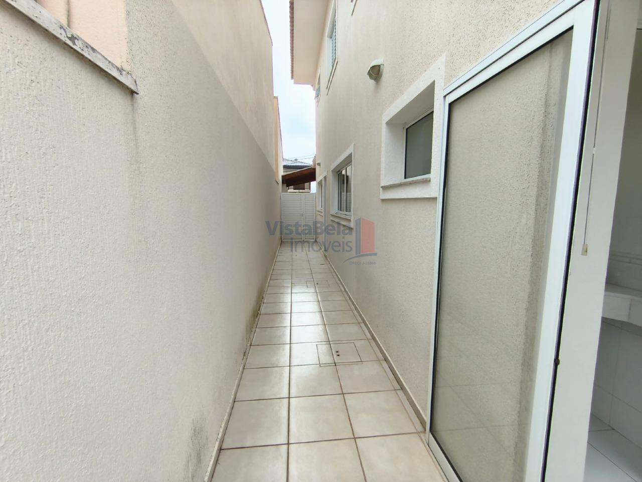 Casa em Condomínio à venda no Loteamento Residencial Campos do Conde III: CORREDOR LATERAL