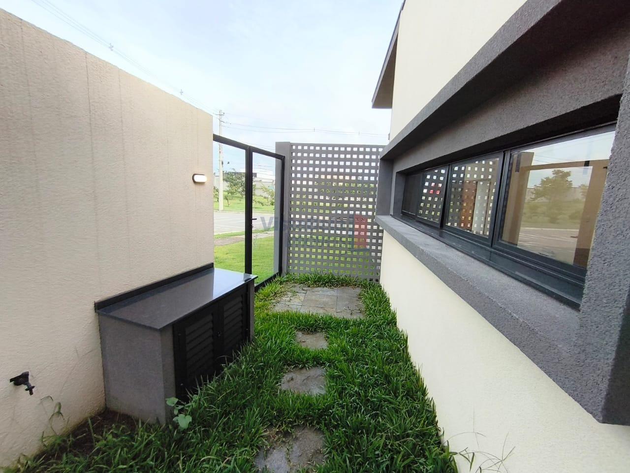 Casa em Condomínio à venda no Loteamento Residencial Fazenda Casa Grande: Entrada Lateral