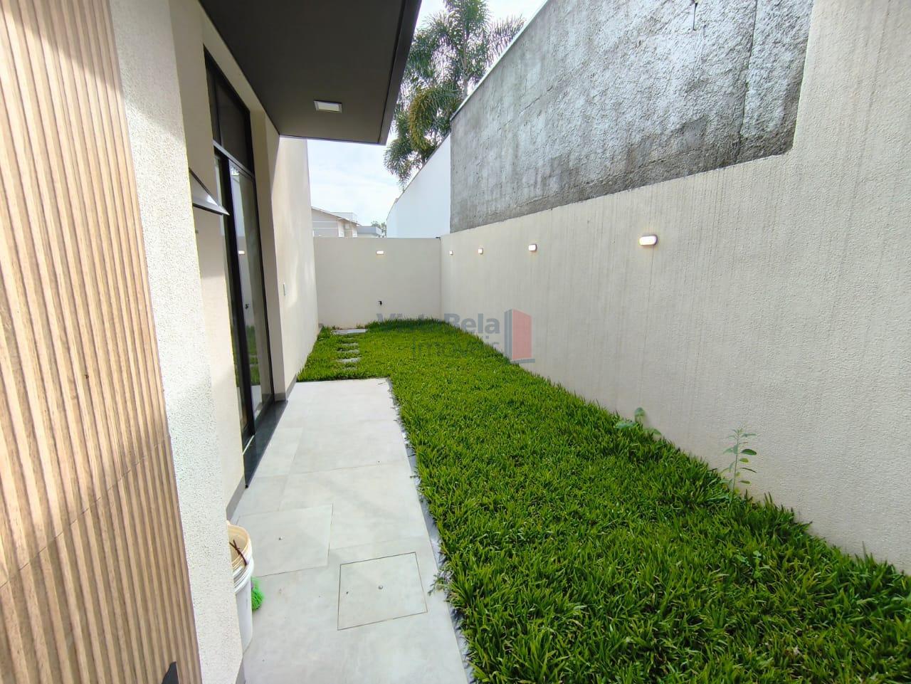 Casa em Condomínio à venda no Loteamento Residencial Fazenda Casa Grande: Quintal Gramado