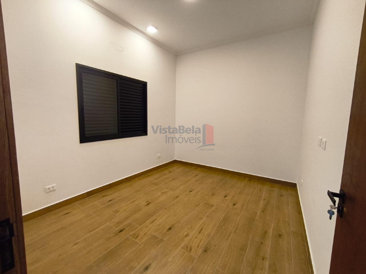 Casa em Condomínio à venda no Residencial Ouroville: 1° DORMITÓRIO