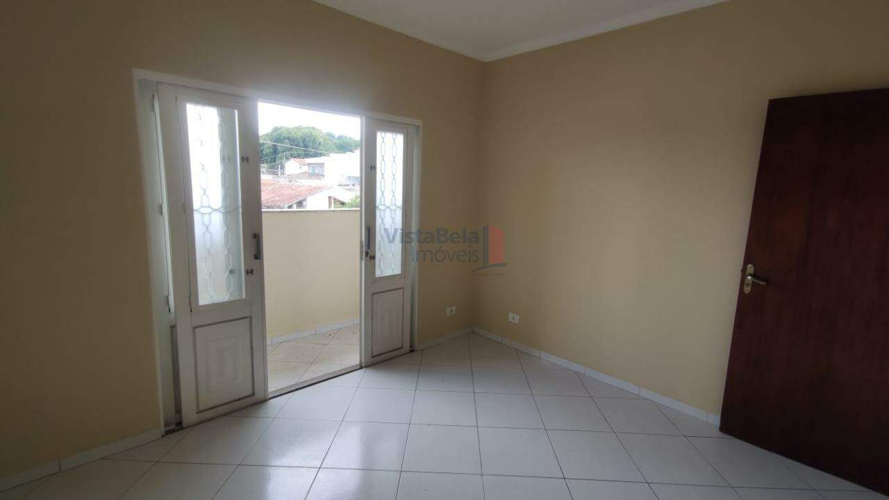 Casa à venda no Granjas Panorama: 1° Dormitório com Sacada