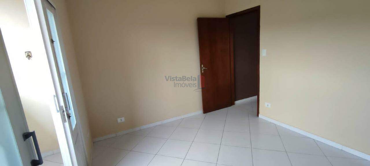 Casa à venda no Granjas Panorama: 1° Dormitório com Sacada