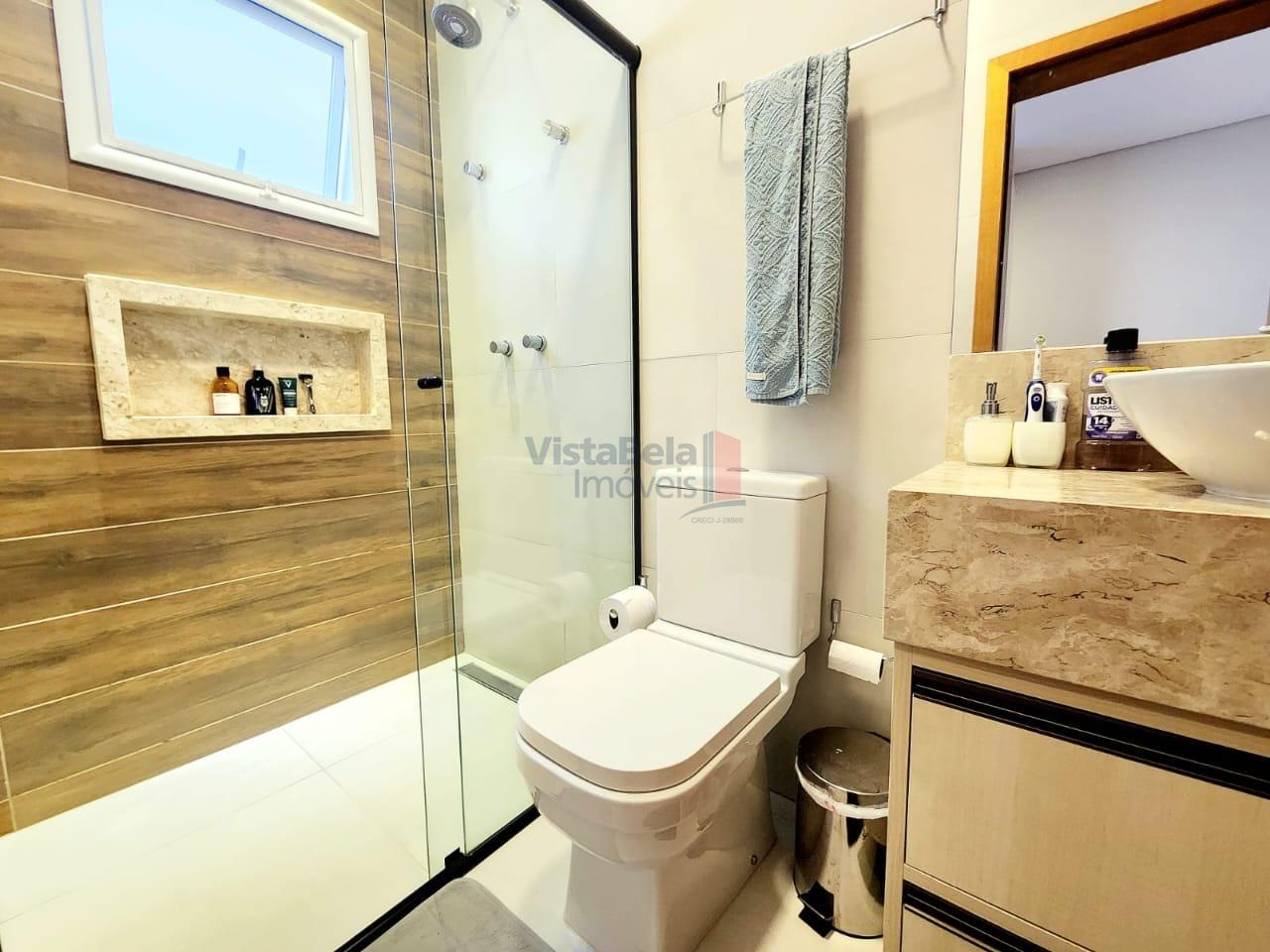 Casa em Condomínio à venda no Piracangaguá: WC QUARTO HÓSPEDE / ESCRITÓRIO