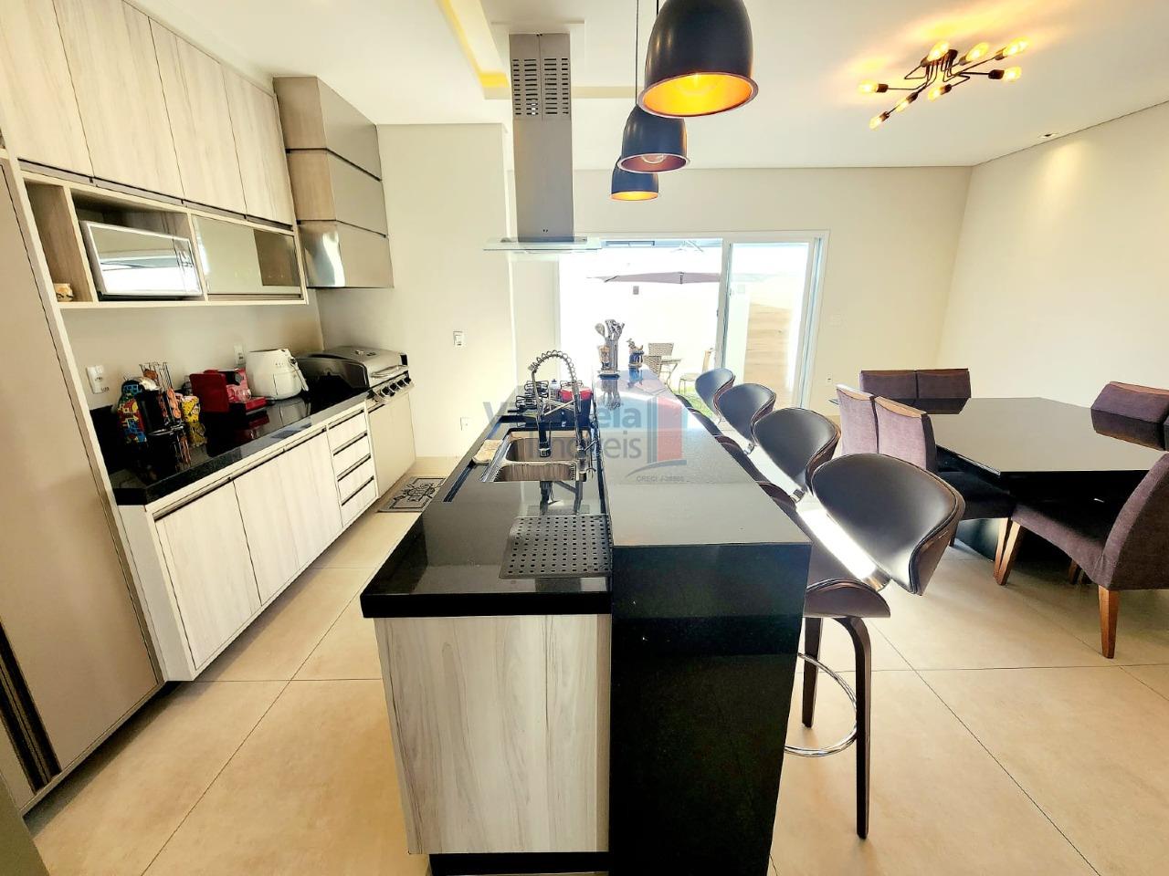 Casa em Condomínio à venda no Piracangaguá: COZINHA