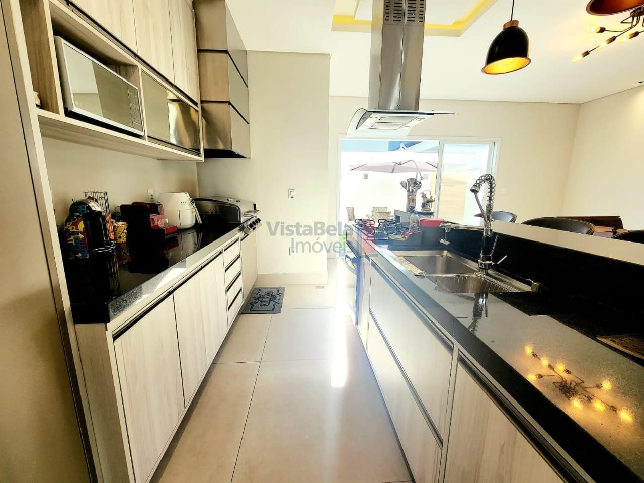 Casa em Condomínio à venda no Piracangaguá: COZINHA