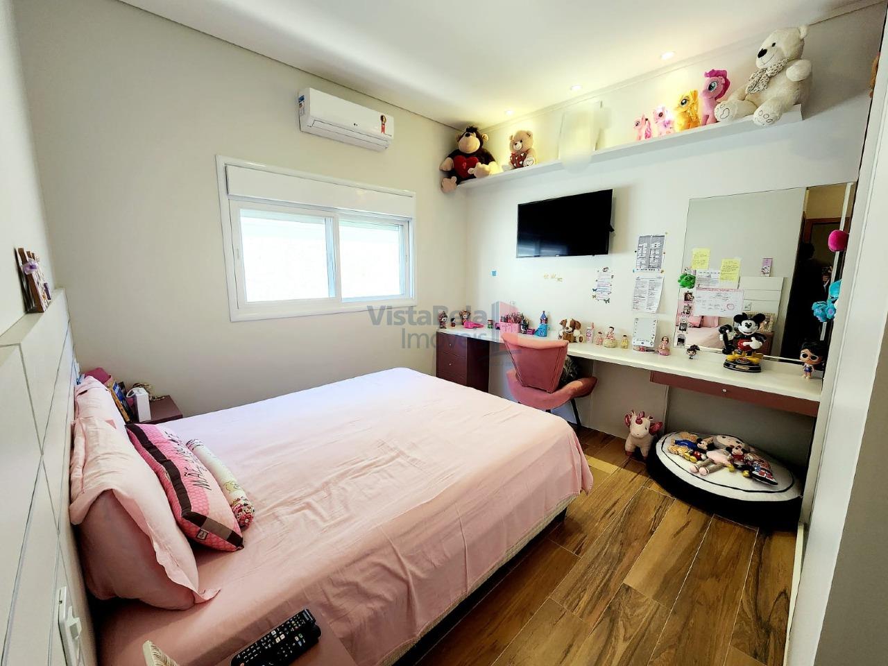 Casa em Condomínio à venda no Piracangaguá: 1ª SUÍTE