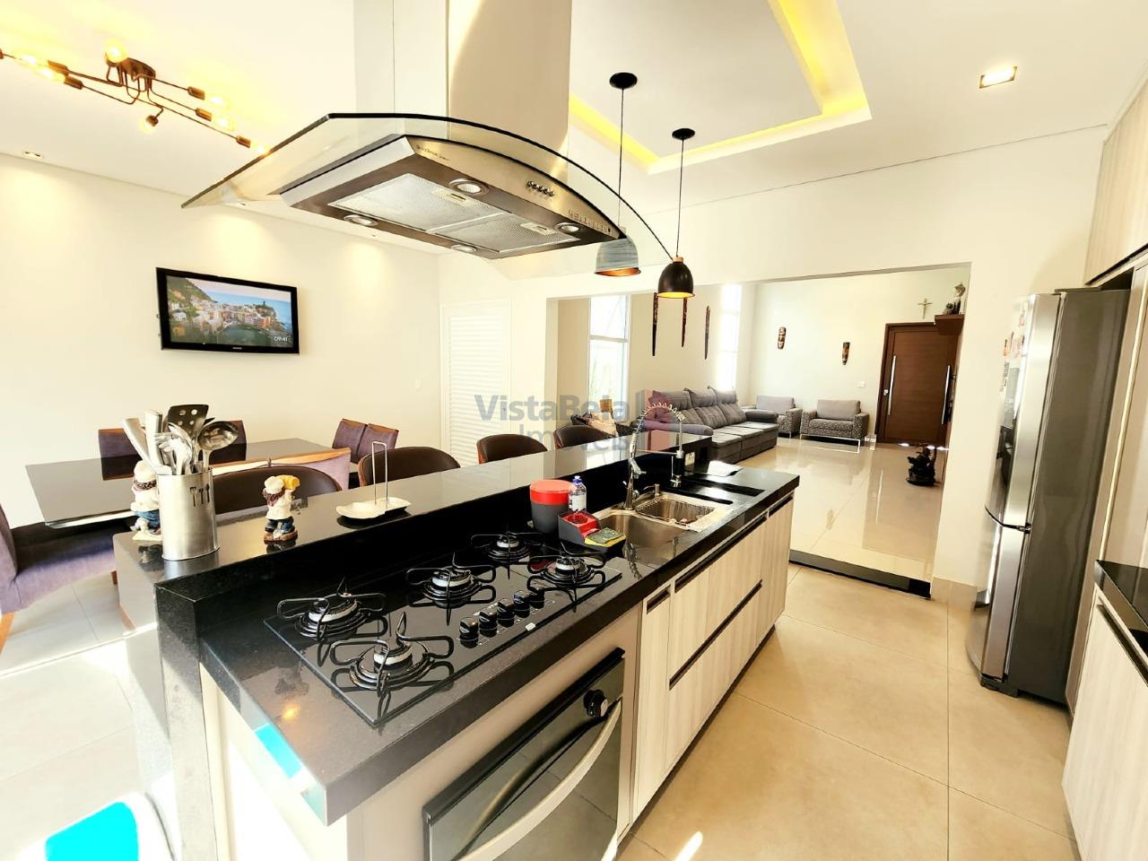 Casa em Condomínio à venda no Piracangaguá: COZINHA