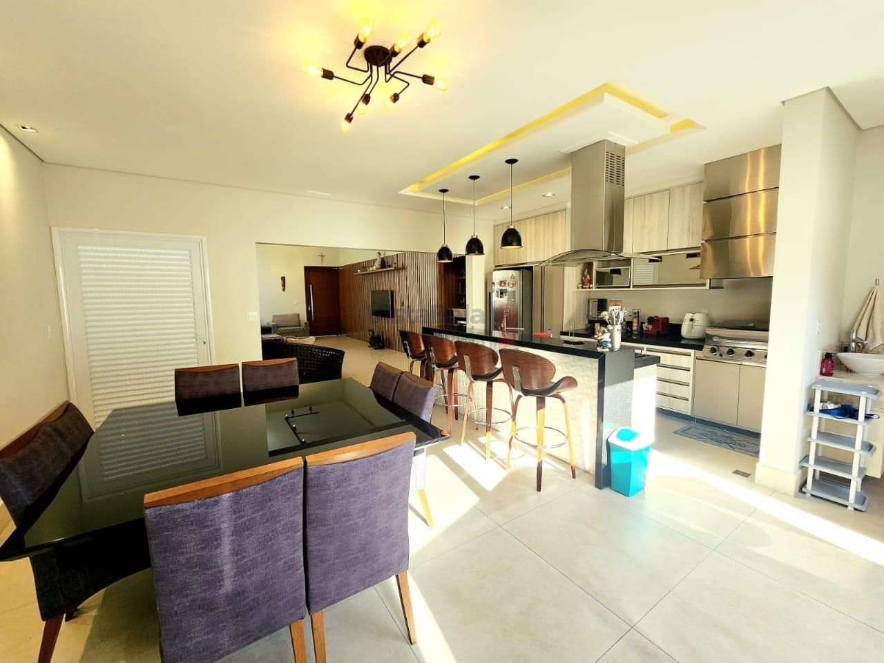 Casa em Condomínio à venda no Piracangaguá: SALA JANTAR INTEGRADA ÁREA GOURMET