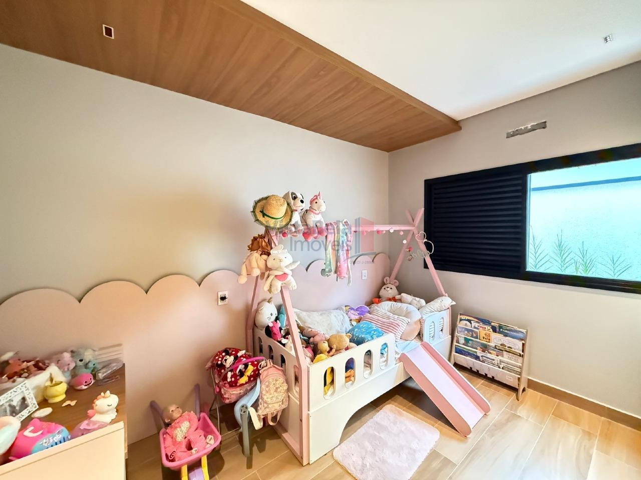 Casa em Condomínio à venda no Piracangaguá: 