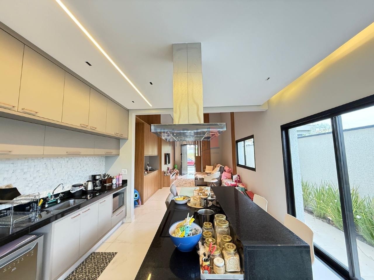 Casa em Condomínio à venda no Piracangaguá: 