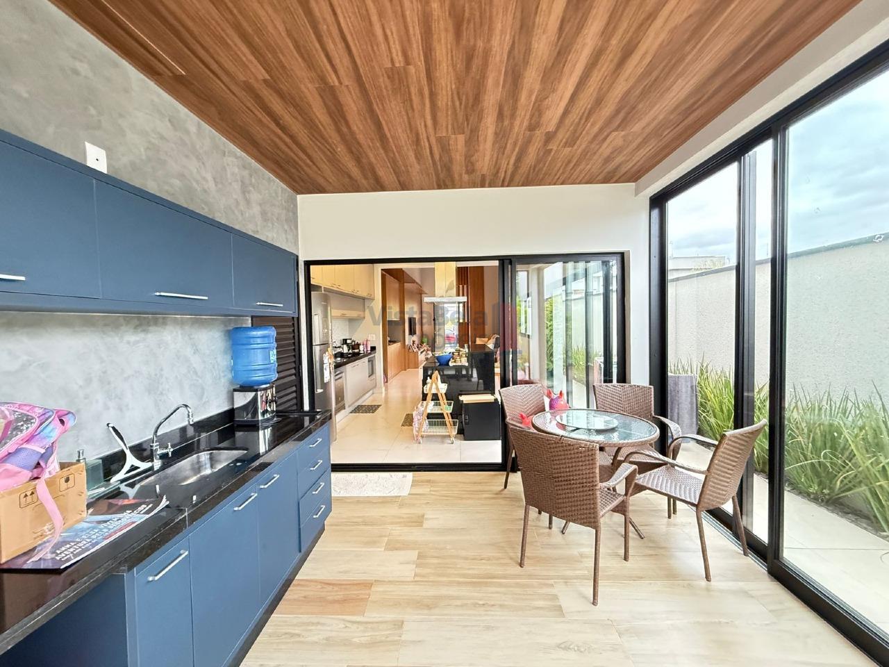 Casa em Condomínio à venda no Piracangaguá: 