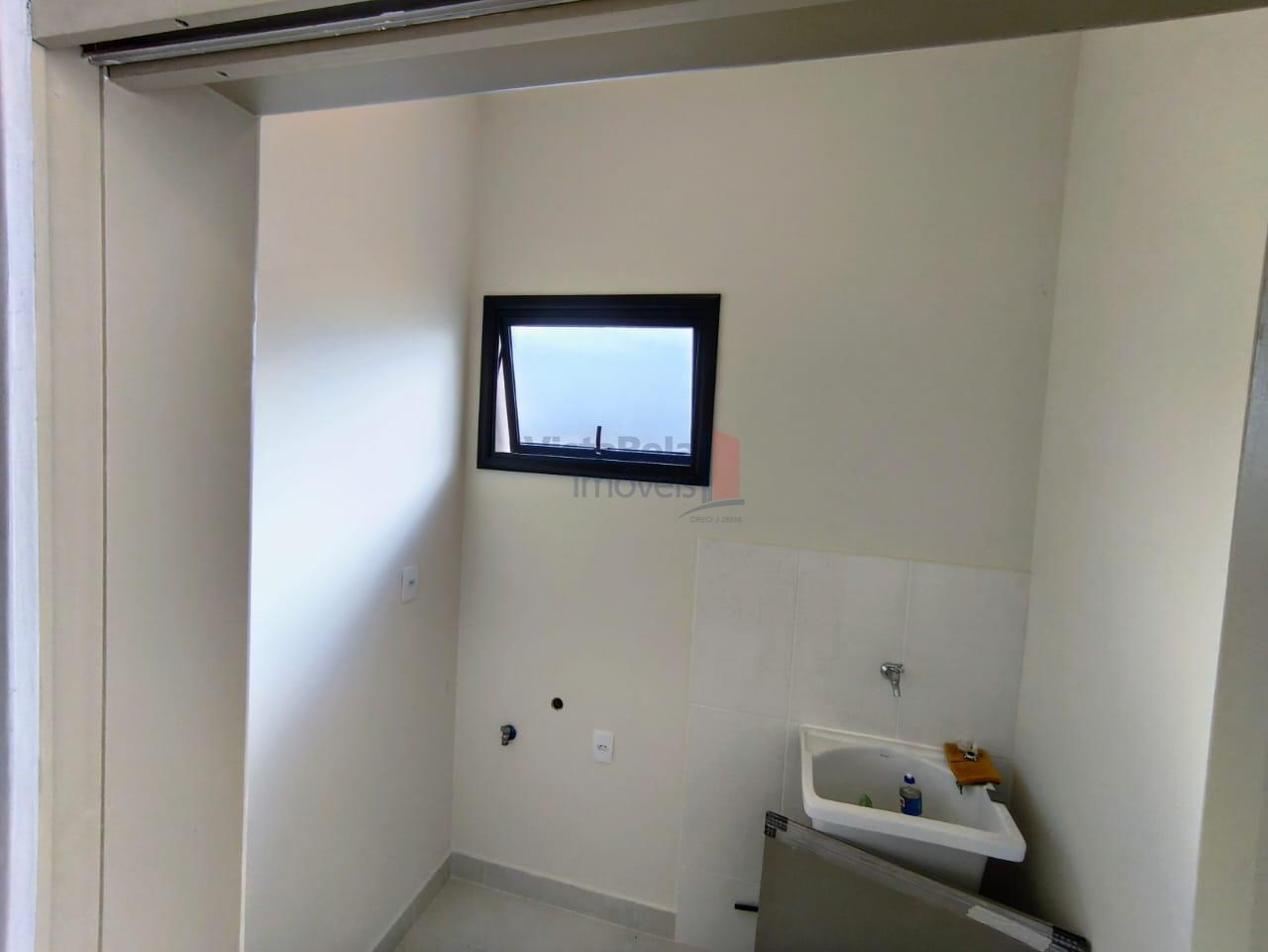 Casa em Condomínio à venda no Piracangaguá: LAVANDERIA