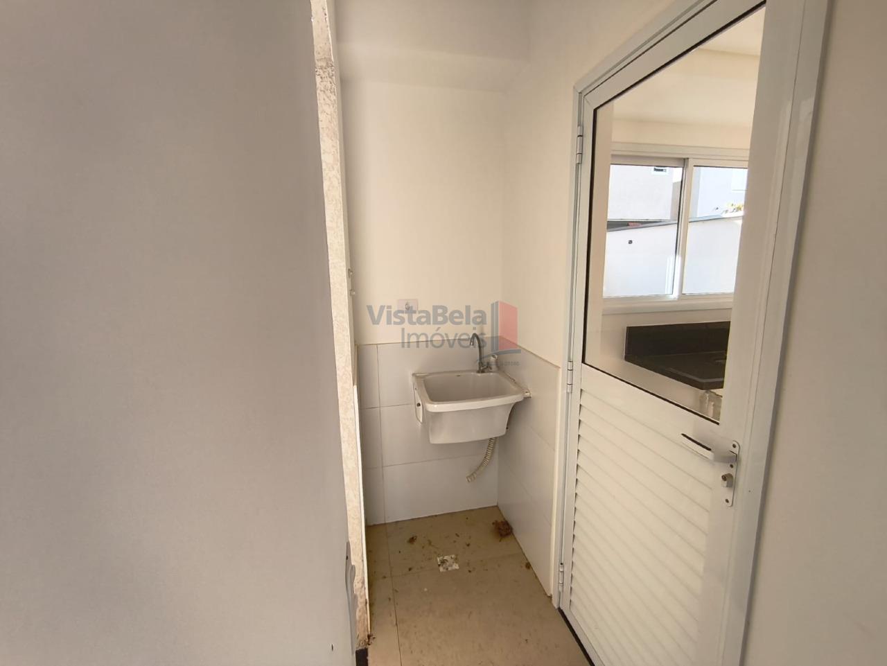 Casa em Condomínio à venda no Piracangaguá II: ÁREA DE SERVIÇO