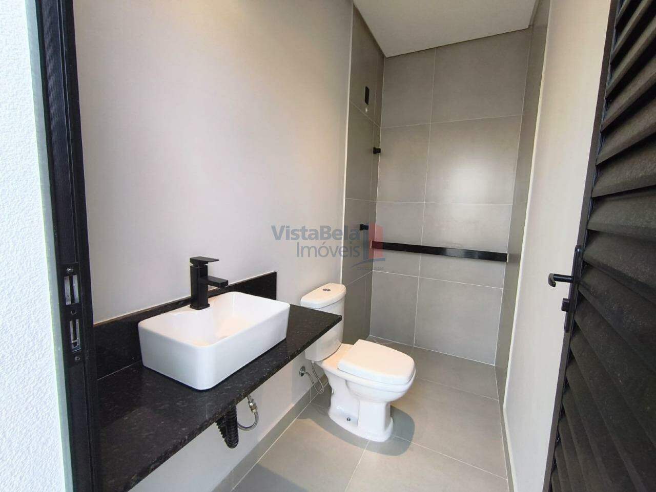 Casa em Condomínio à venda no Loteamento Residencial Pérola do Vale: WC ÁREA EXTERNA
