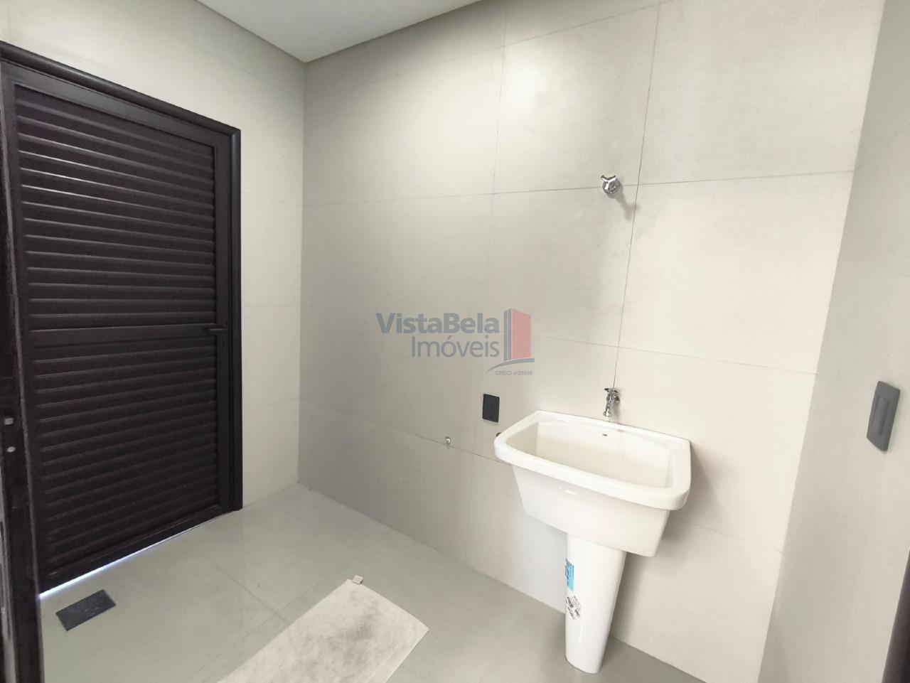 Casa em Condomínio à venda no Piracangaguá: LAVANDERIA