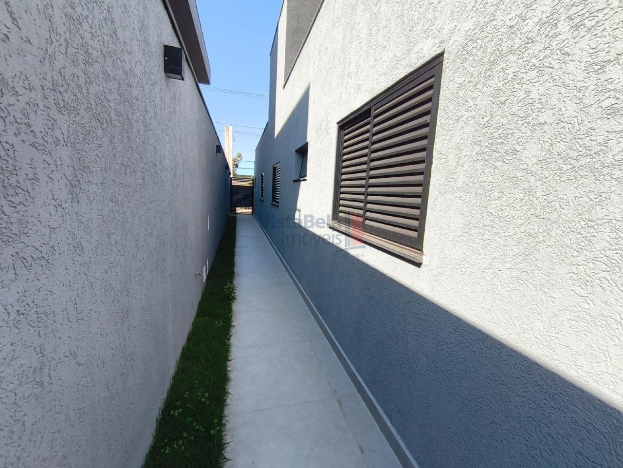 Casa em Condomínio à venda no Piracangaguá: CORREDOR ACESSO LATERAL