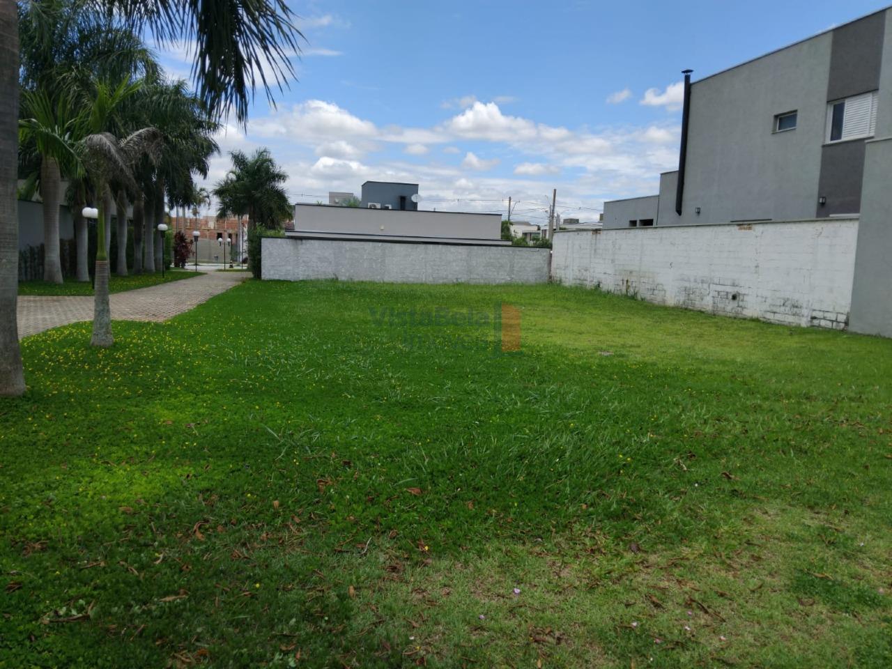 Lote em condomínio à venda no Estiva: 