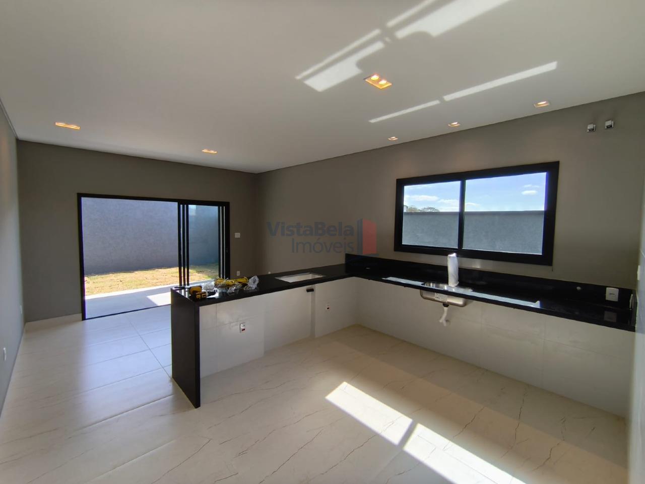 Casa em Condomínio à venda no Monte Belo: AMPLA COZINHA