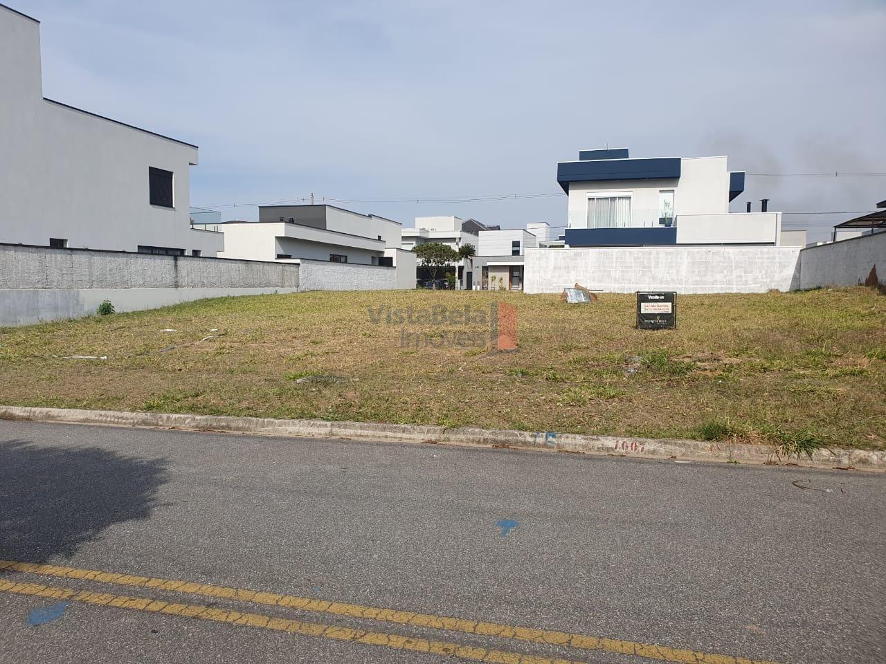 Lote em condomínio à venda no Piracangaguá: 