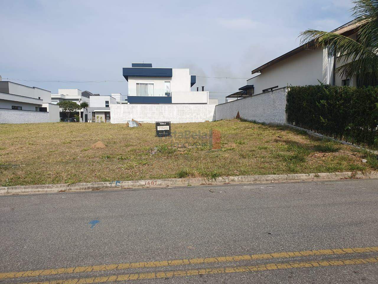 Lote em condomínio à venda no Piracangaguá: 