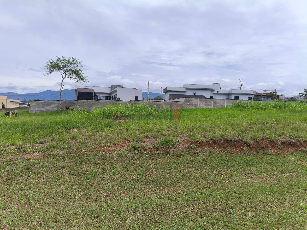 Lote em condomínio à venda no Loteamento Comercial e Residencial Village da Serra: 