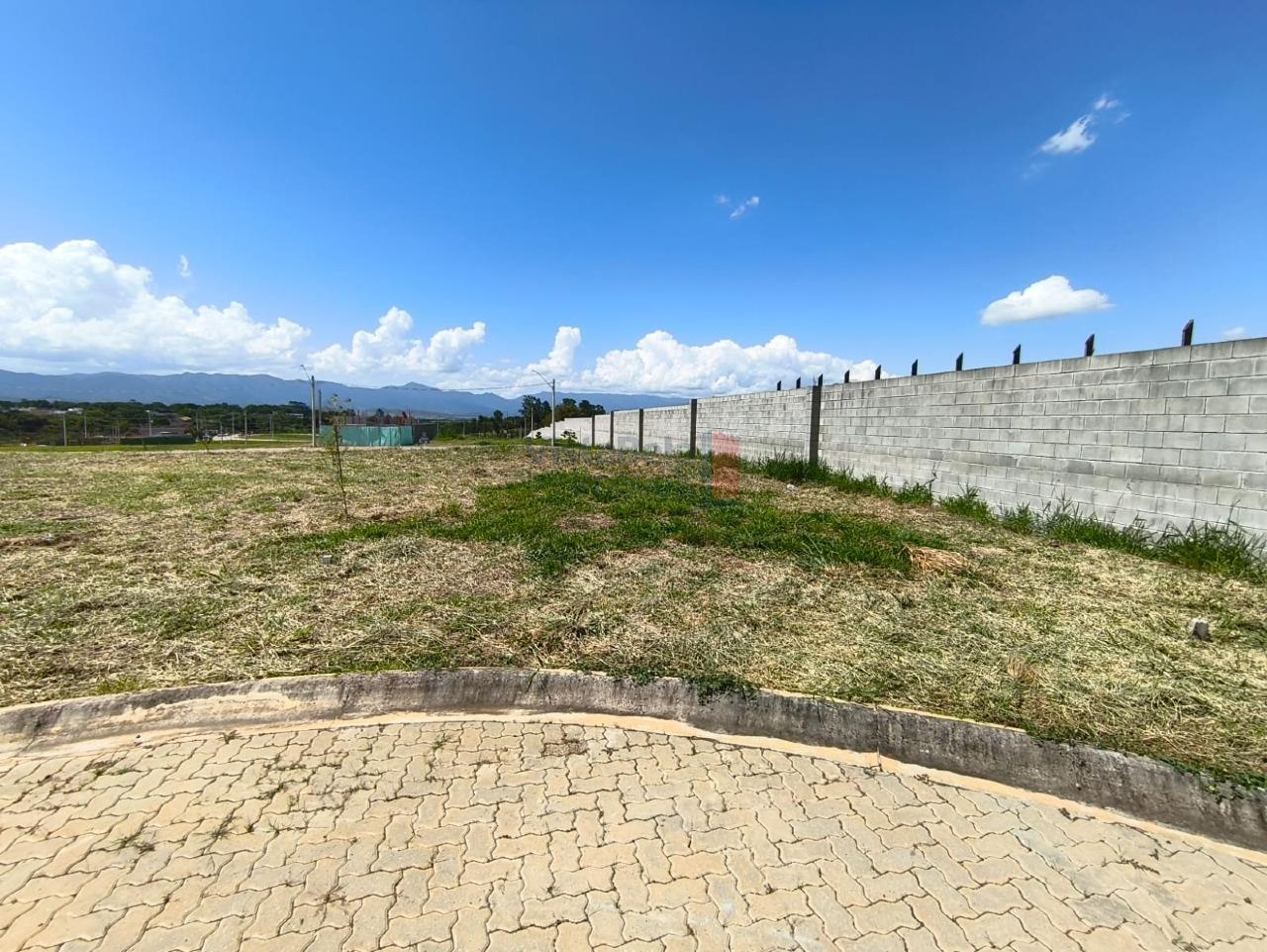 Lote em condomínio à venda no Piracangaguá: 