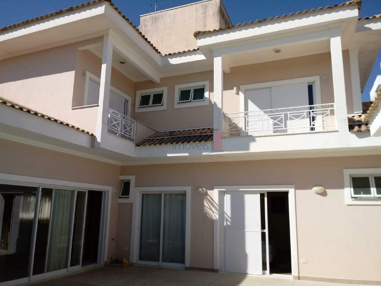 Casa em Condomínio à venda no Piracangaguá: 