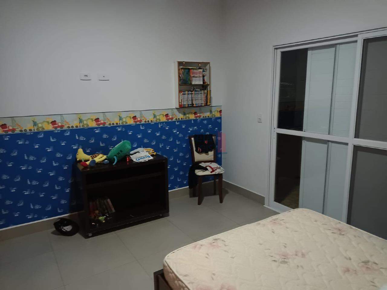 Casa em Condomínio à venda no Piracangaguá: 