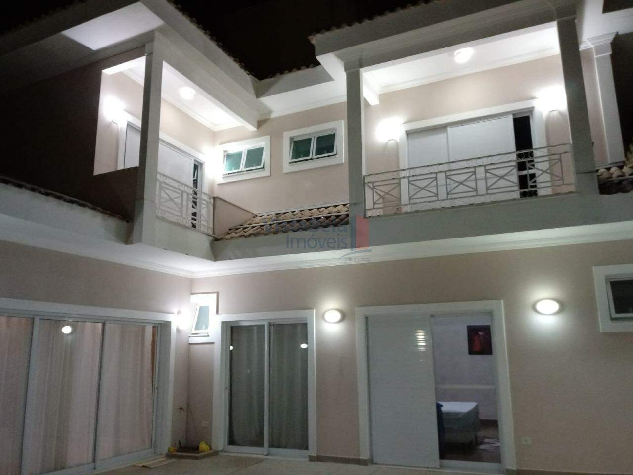Casa em Condomínio à venda no Piracangaguá: 